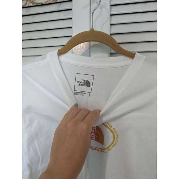 The North Face White Graphic T-Shirt Women's Size Large - Picture 3 of 4